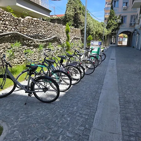 Ar-lux Old Street * Shkodër